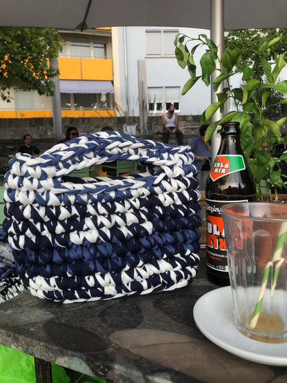 JOSI-TASCHE | Häkelanleitung für eine kleine, dicke Handtasche, T-Shirt-Garn, deutsches PDF-Dokument | Festnetztaschen