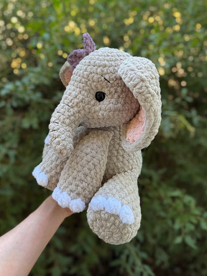 Häkelanleitung für einen sitzenden Elefanten (Safari Amigurumi) – Stofftier