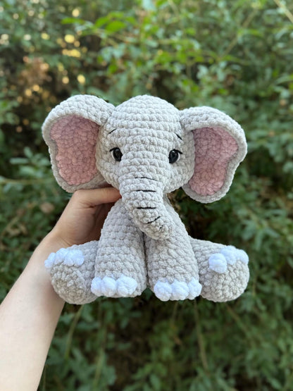 Häkelanleitung für einen sitzenden Elefanten (Safari Amigurumi) – Stofftier