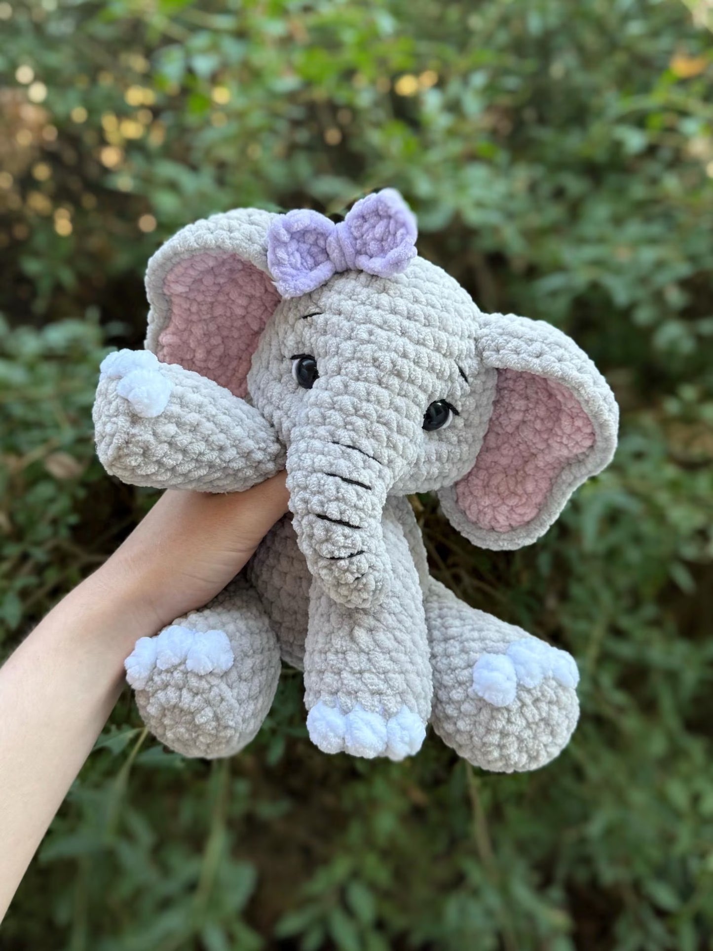 Häkelanleitung für einen sitzenden Elefanten (Safari Amigurumi) – Stofftier