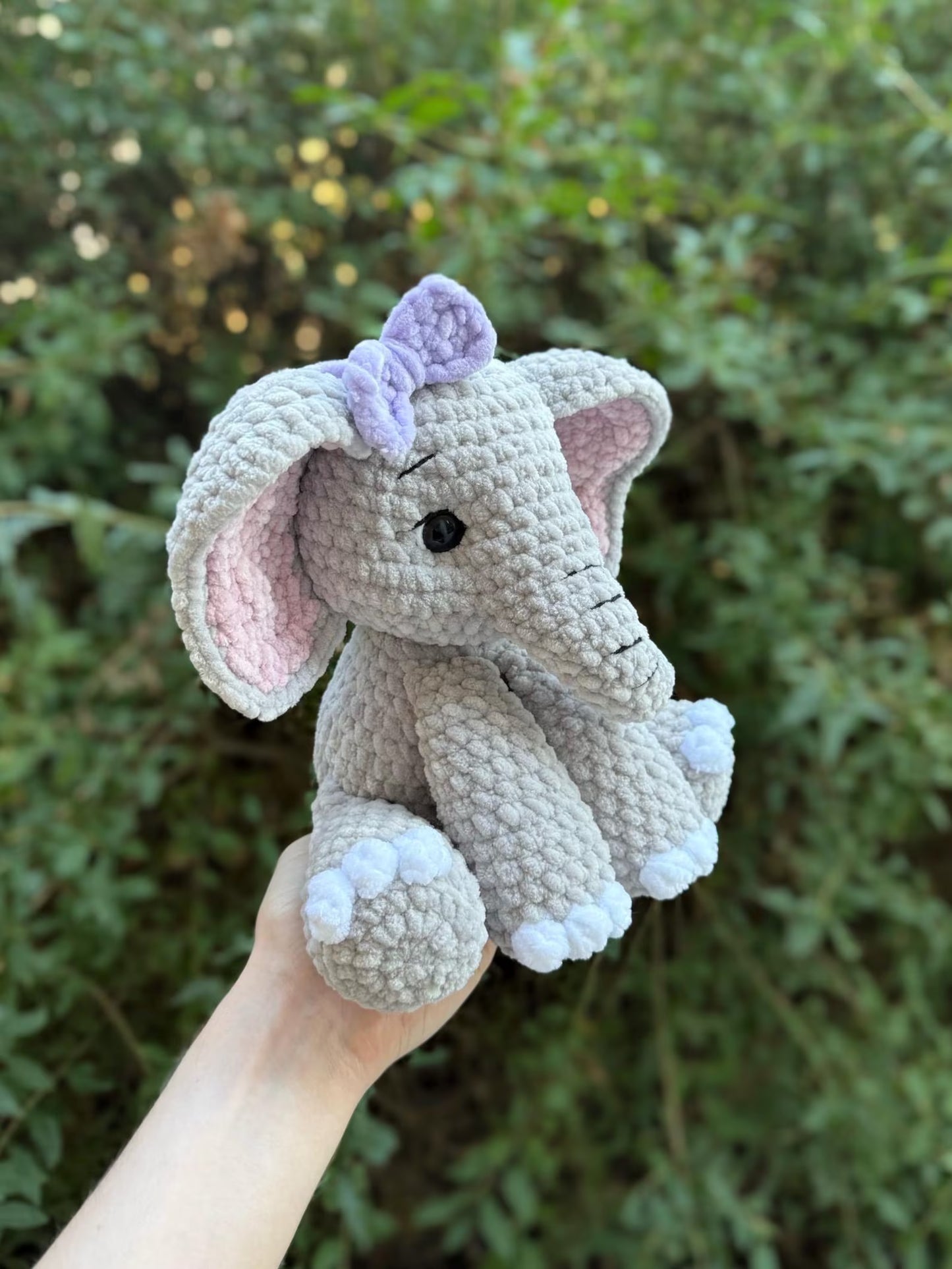 Häkelanleitung für einen sitzenden Elefanten (Safari Amigurumi) – Stofftier