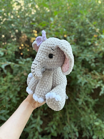 Häkelanleitung für einen sitzenden Elefanten (Safari Amigurumi) – Stofftier