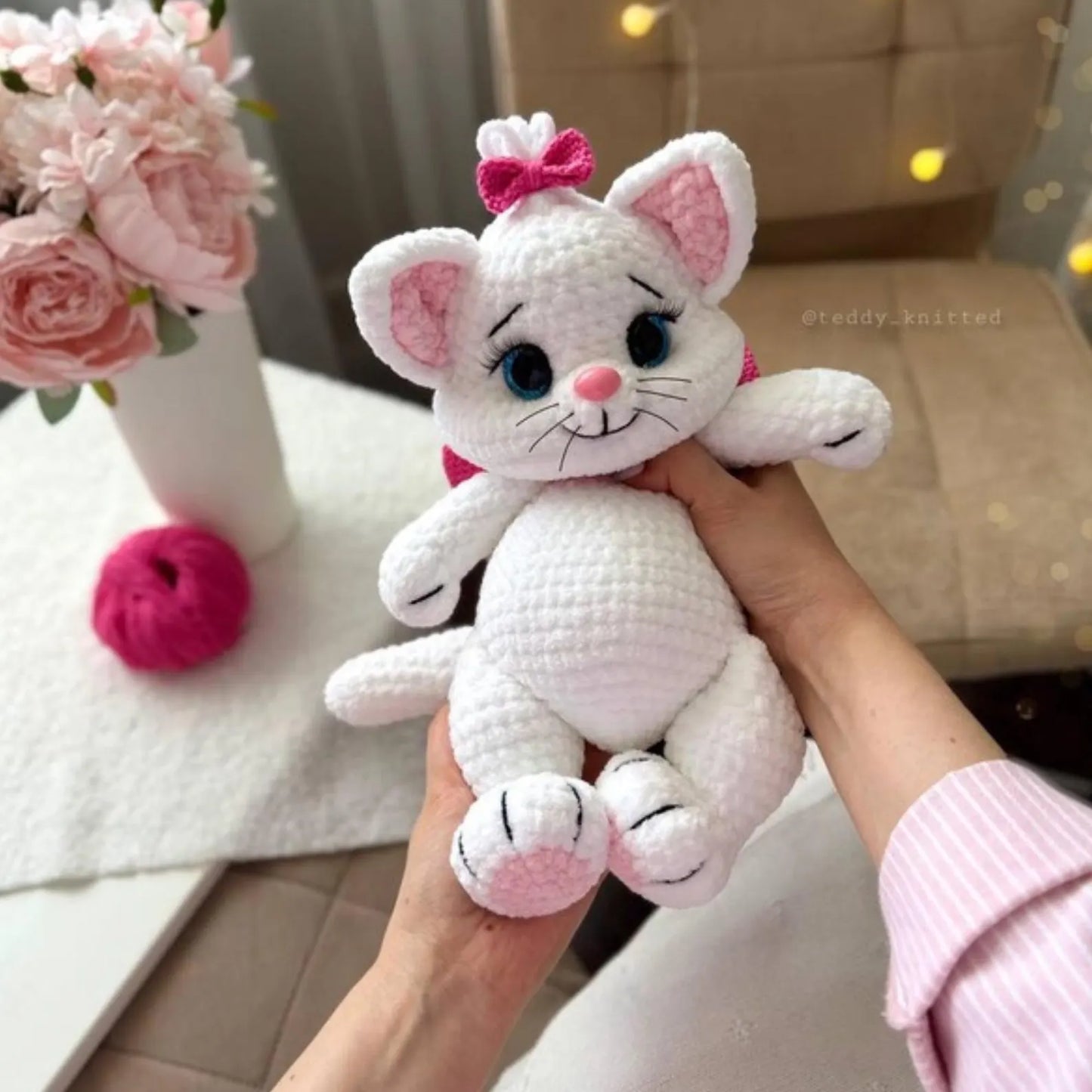 Häkelanleitung für eine Katze: Kätzchen mit Schleife – Einfaches Plüsch-Amigurumi-Kätzchen