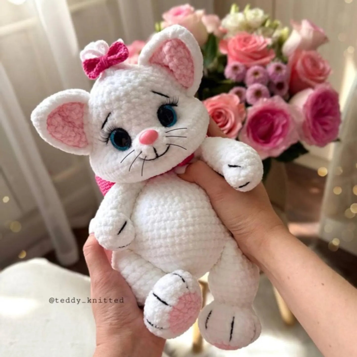 Häkelanleitung für eine Katze: Kätzchen mit Schleife – Einfaches Plüsch-Amigurumi-Kätzchen