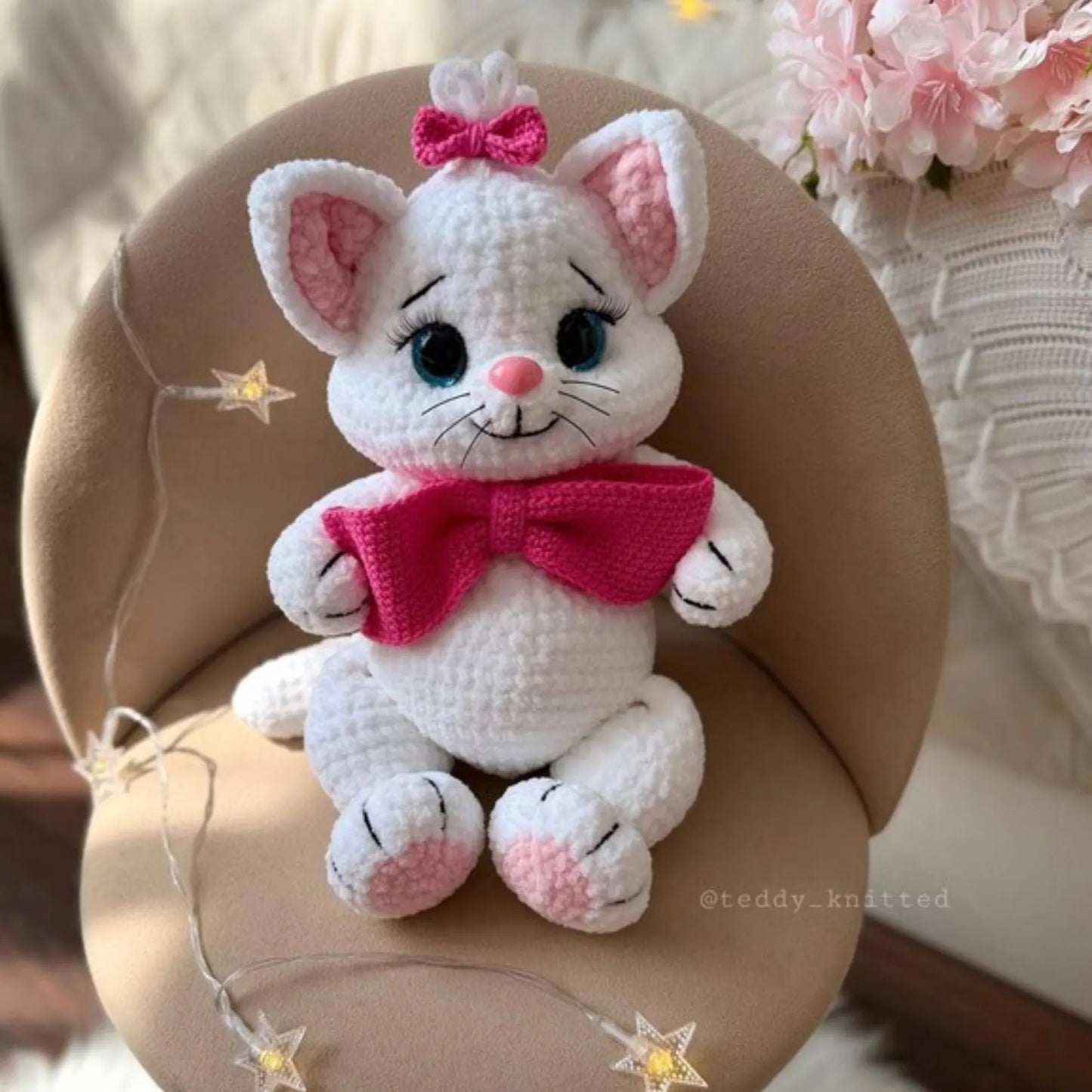 Häkelanleitung für eine Katze: Kätzchen mit Schleife – Einfaches Plüsch-Amigurumi-Kätzchen